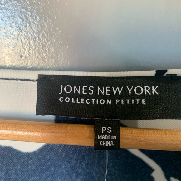 Jones New York | NWT Cowl Neck Floral Lightweight Sleeveless Tank - Picture 3 of 5